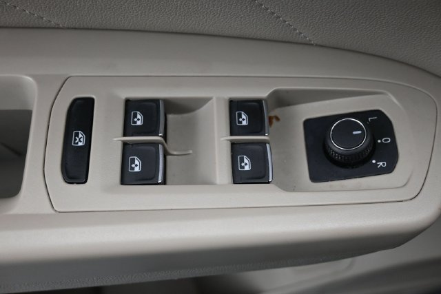 Used 2023 Volkswagen Atlas SE w/ Panoramic Sunroof Package FWD image 13