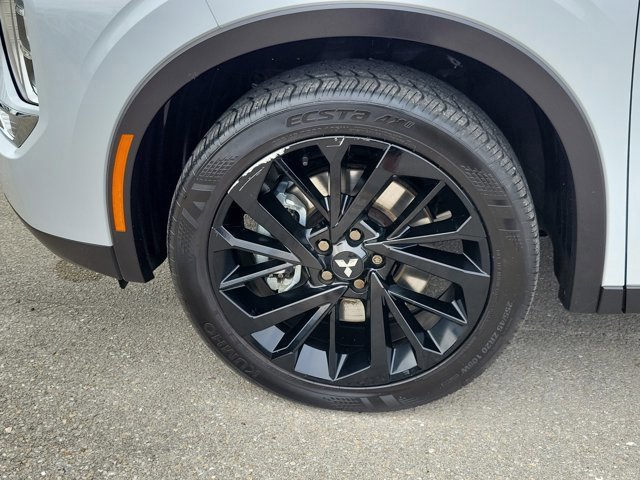Used 2023 Mitsubishi Outlander SE image 8