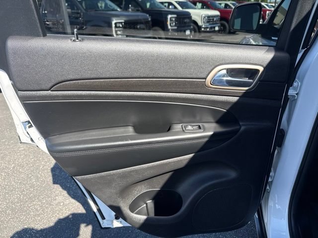 Used 2017 Jeep Grand Cherokee Laredo AWD/4WD image 11
