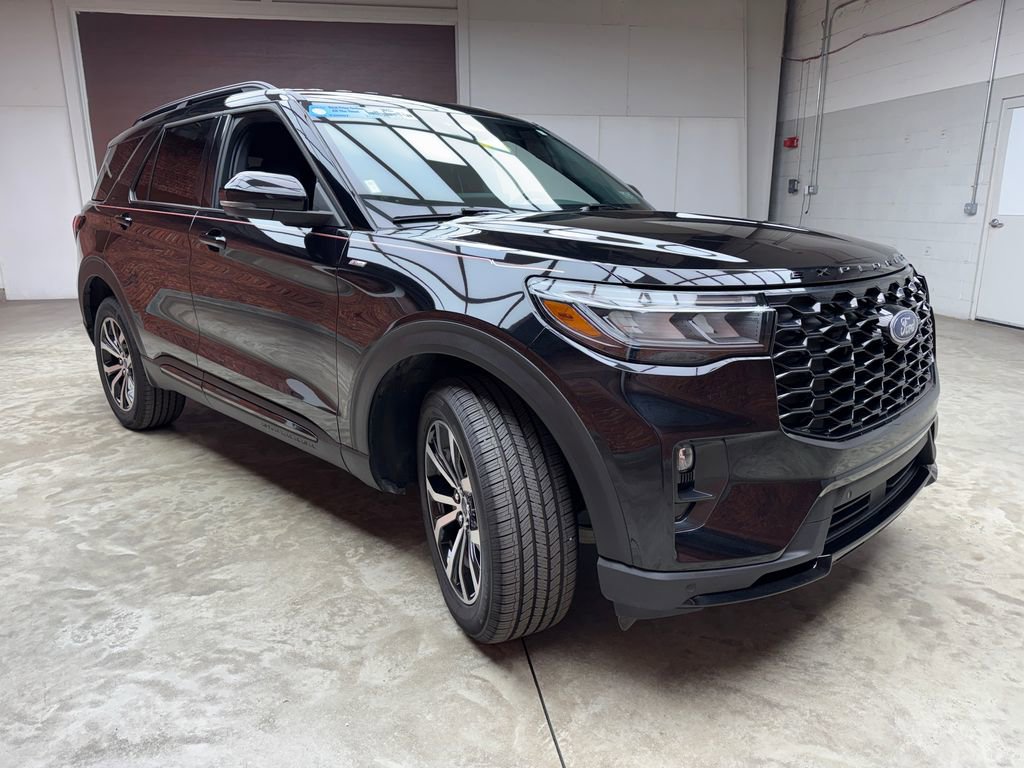 Certified 2025 Ford Explorer ST-Line AWD/4WD image 8