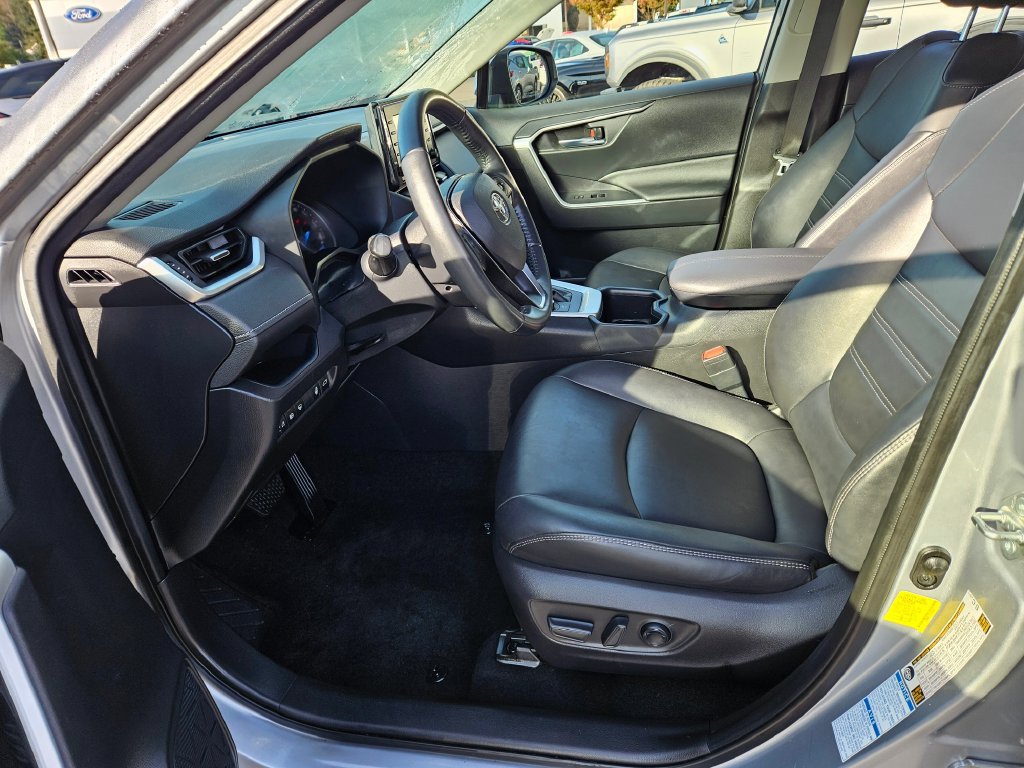 Used 2022 Toyota RAV4 XLE Premium AWD/4WD image 19