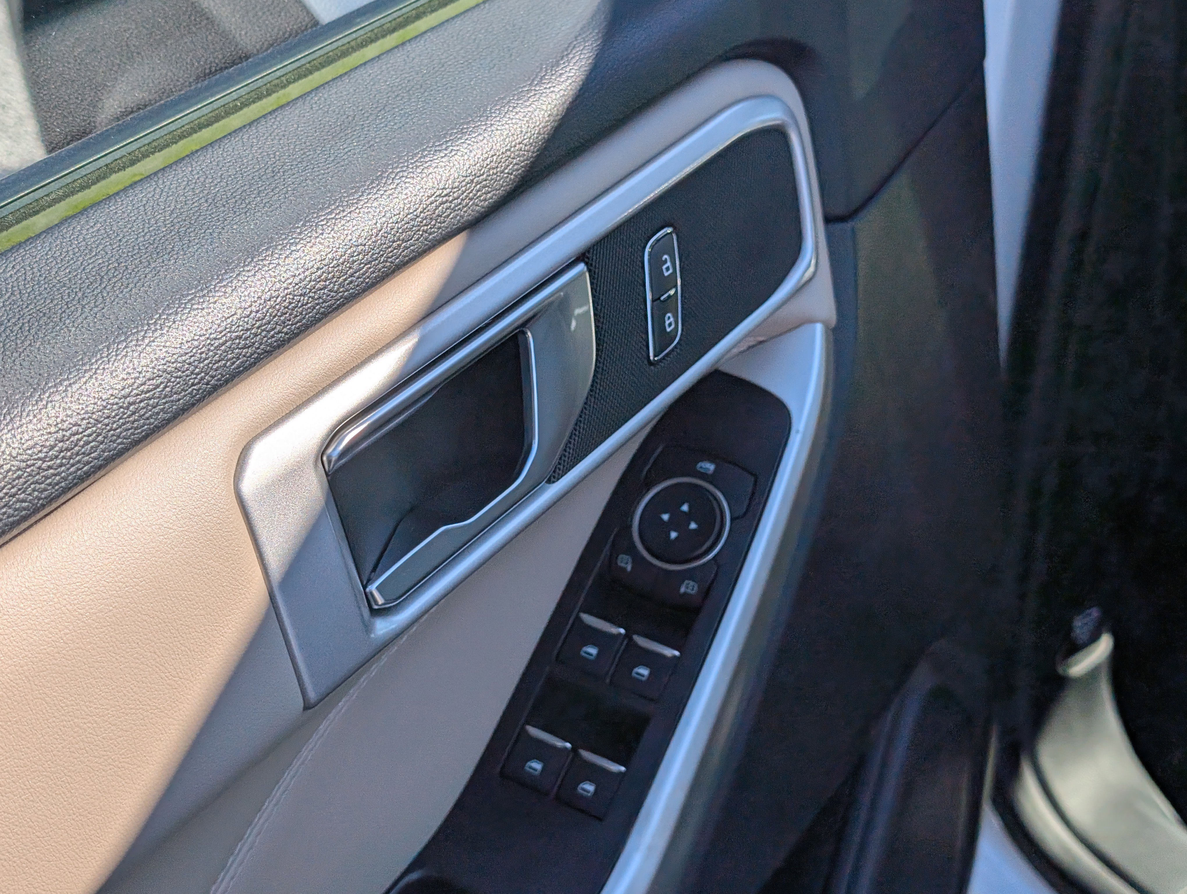 Certified 2022 Ford Explorer XLT w/ Equipment Group 202A image 23