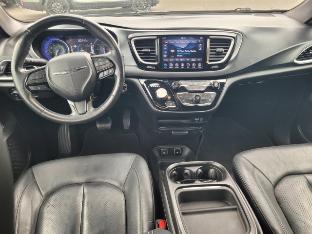 Used 2020 Chrysler Pacifica Touring-L w/ Advanced Safetytec Group FWD image 14