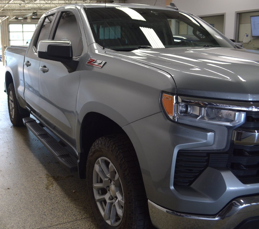 Used 2023 Chevrolet Silverado 1500 LT AWD/4WD image 5