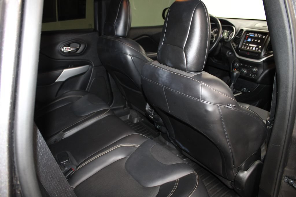 Used 2018 Jeep Cherokee Latitude Plus FWD image 30