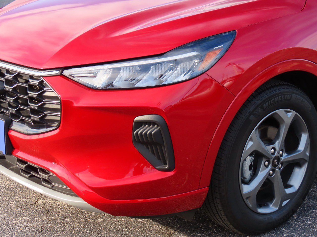 Certified 2023 Ford Escape ST-Line w/ Tech Pack #1 image 9