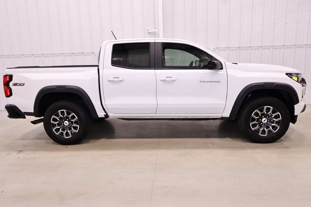 Used 2024 Chevrolet Colorado Z71 w/ Z71 Convenience Package 2 AWD/4WD image 2