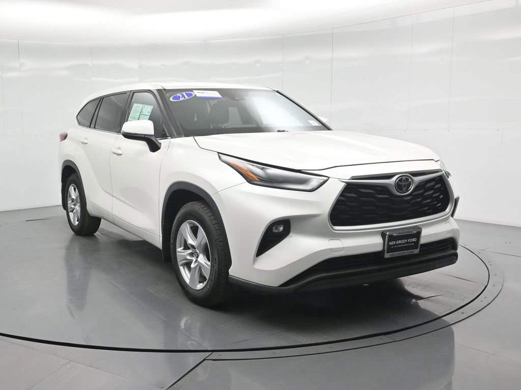 Used 2021 Toyota Highlander LE image 7