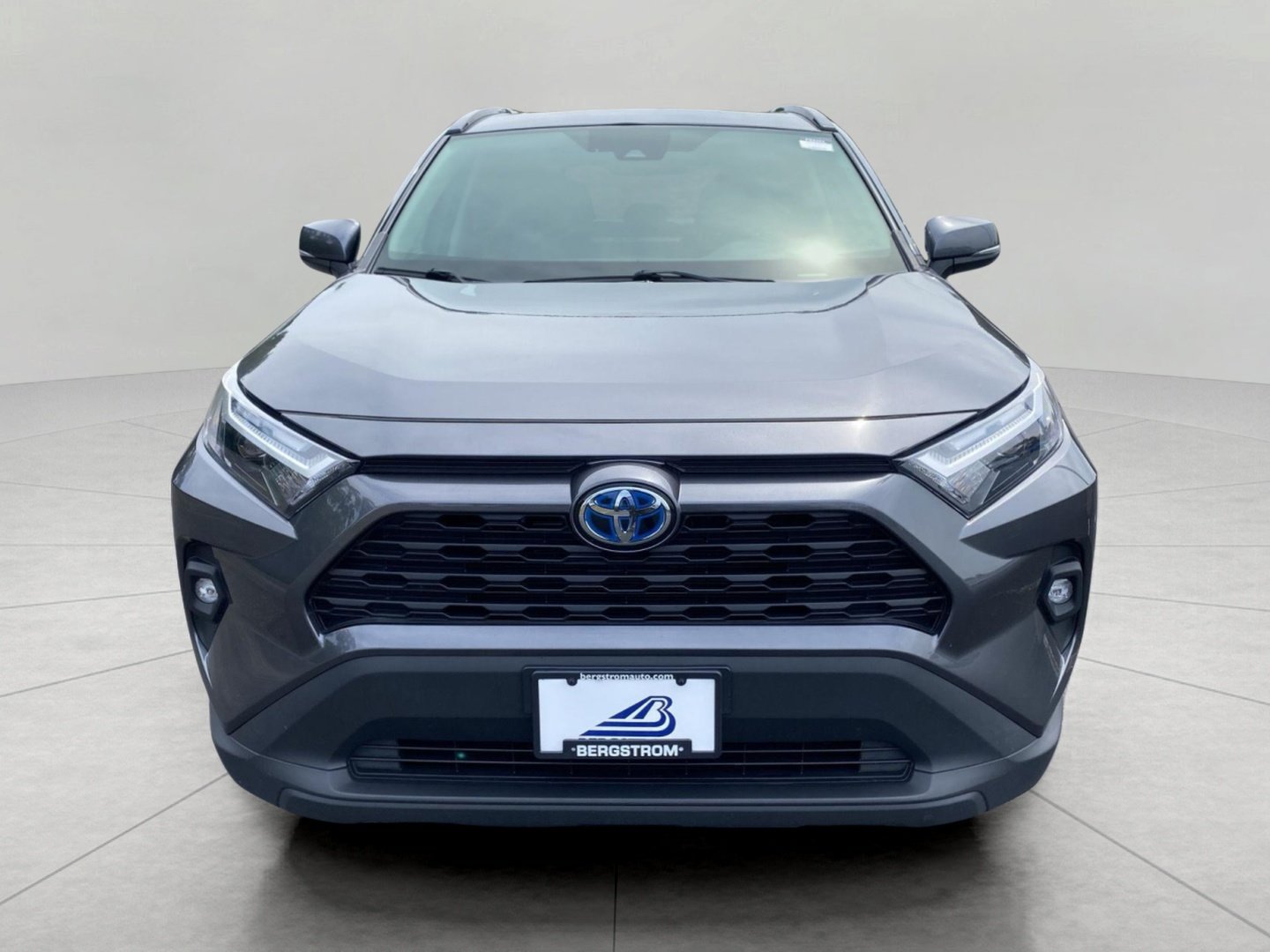 Used 2022 Toyota RAV4 XLE Premium AWD/4WD image 3