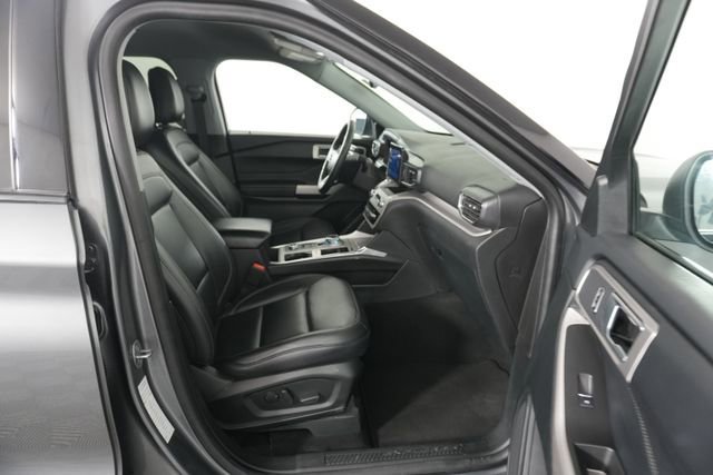 Certified 2024 Ford Explorer XLT w/ Equipment Group 202A image 27