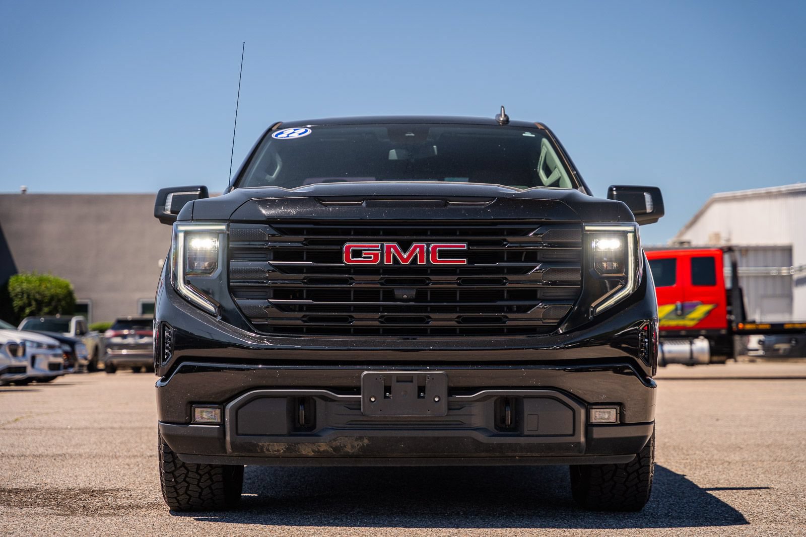 Used 2022 GMC Sierra 1500 Elevation w/ Elevation Premium Package AWD/4WD image 2