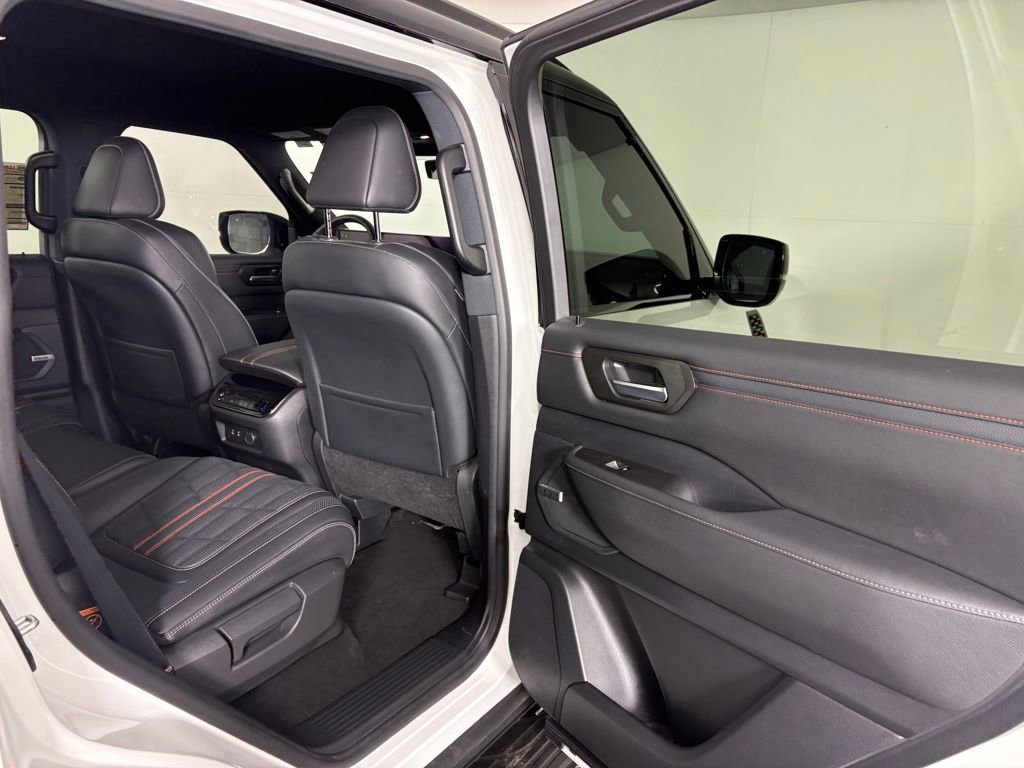 Used 2025 Nissan Armada PRO-4X image 37