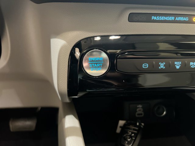 Certified 2024 Ford Escape SE FWD image 9