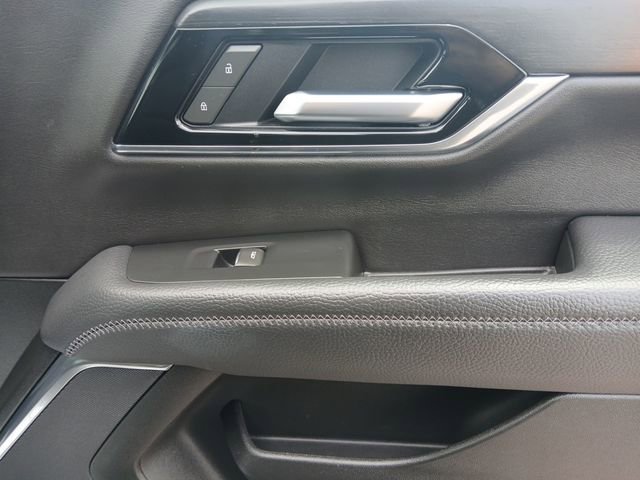 Used 2025 GMC Yukon XL Denali RWD image 16