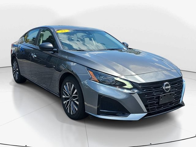 Used 2025 Nissan Altima 2.5 SV FWD image 1