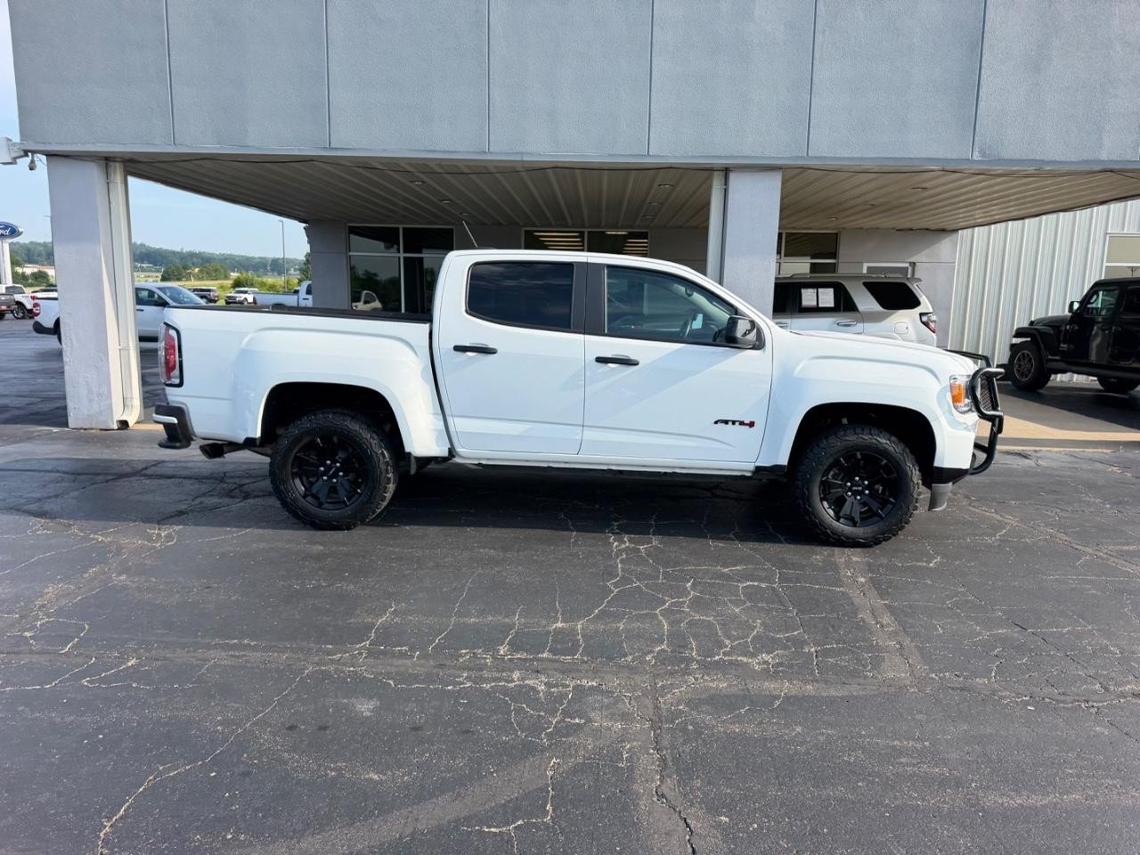 Used 2021 GMC Canyon AT4 AWD/4WD image 2