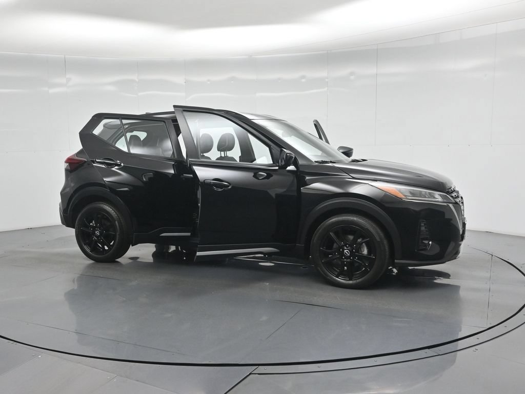 Used 2023 Nissan Kicks SR w/ SR Premium Package FWD image 32