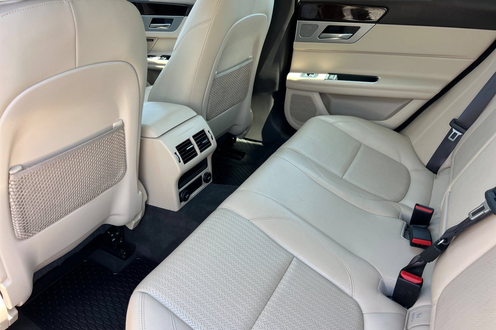 Used 2017 Jaguar XF Prestige RWD image 12