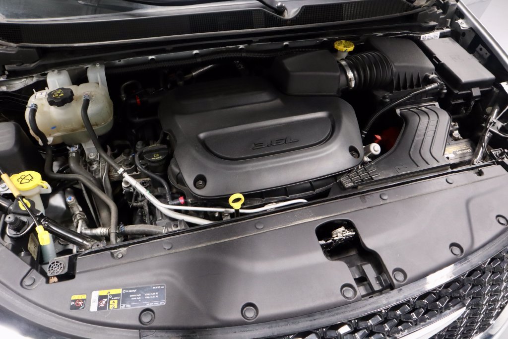 Used 2024 Chrysler Pacifica Touring-L FWD image 15