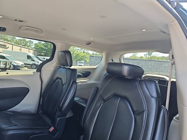Used 2024 Chrysler Pacifica Touring-L FWD image 16