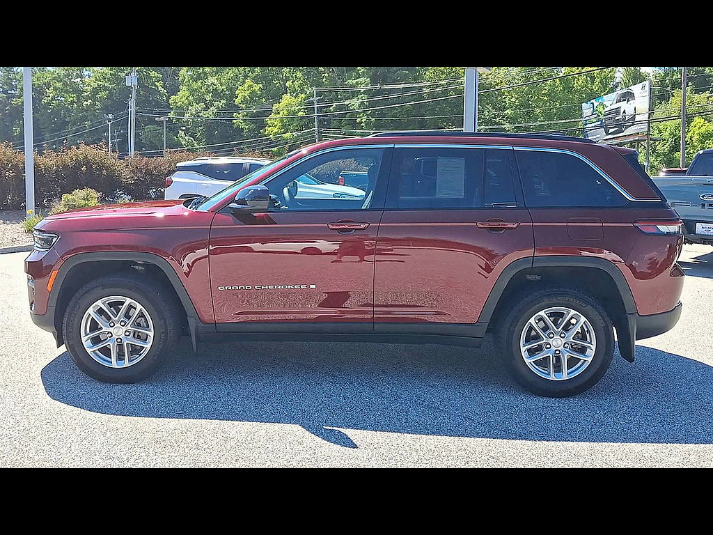 Used 2025 Jeep Grand Cherokee Laredo X w/ Luxury Tech Group I AWD/4WD image 5