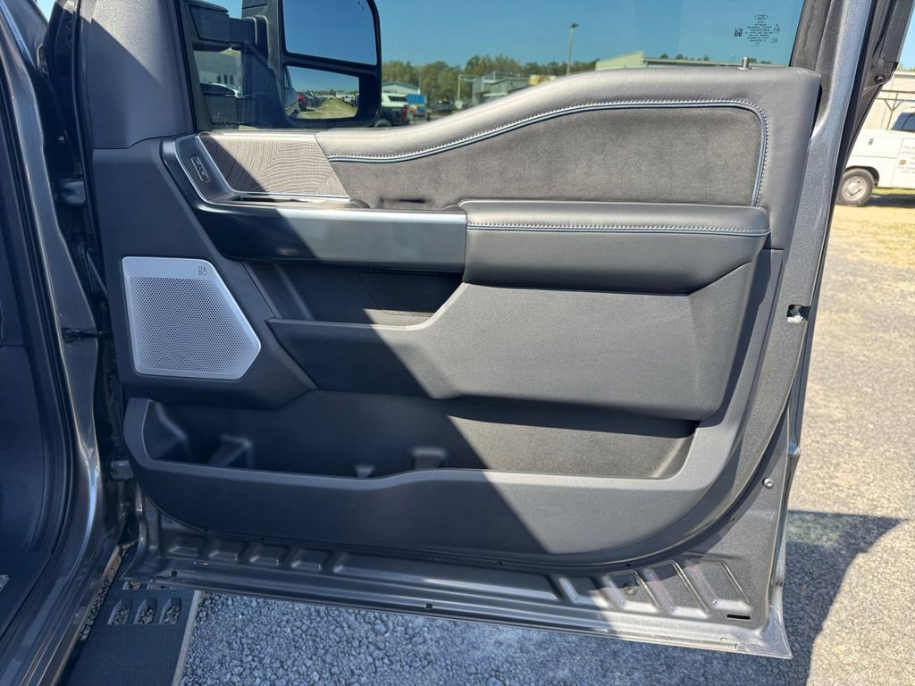 Certified 2025 Ford F350 Platinum w/ Tremor Off-Road Package AWD/4WD image 24