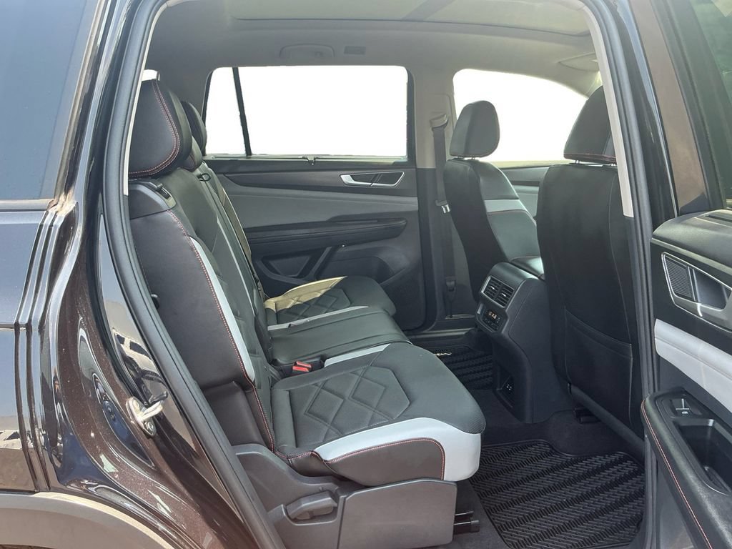 Used 2024 Volkswagen Atlas Peak Edition SE AWD/4WD image 23