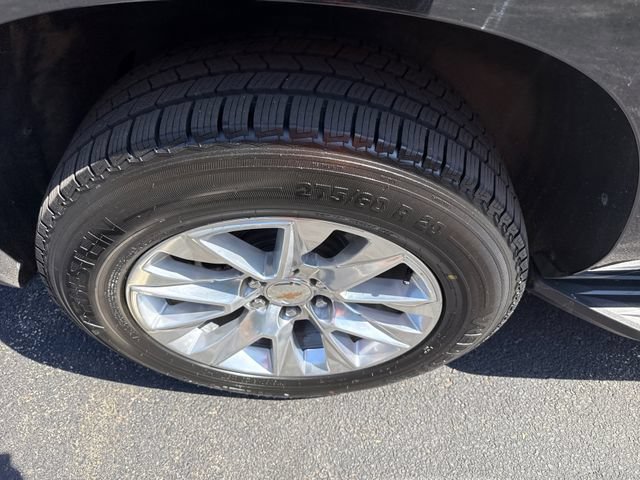 Used 2024 Chevrolet Suburban Premier AWD/4WD image 17