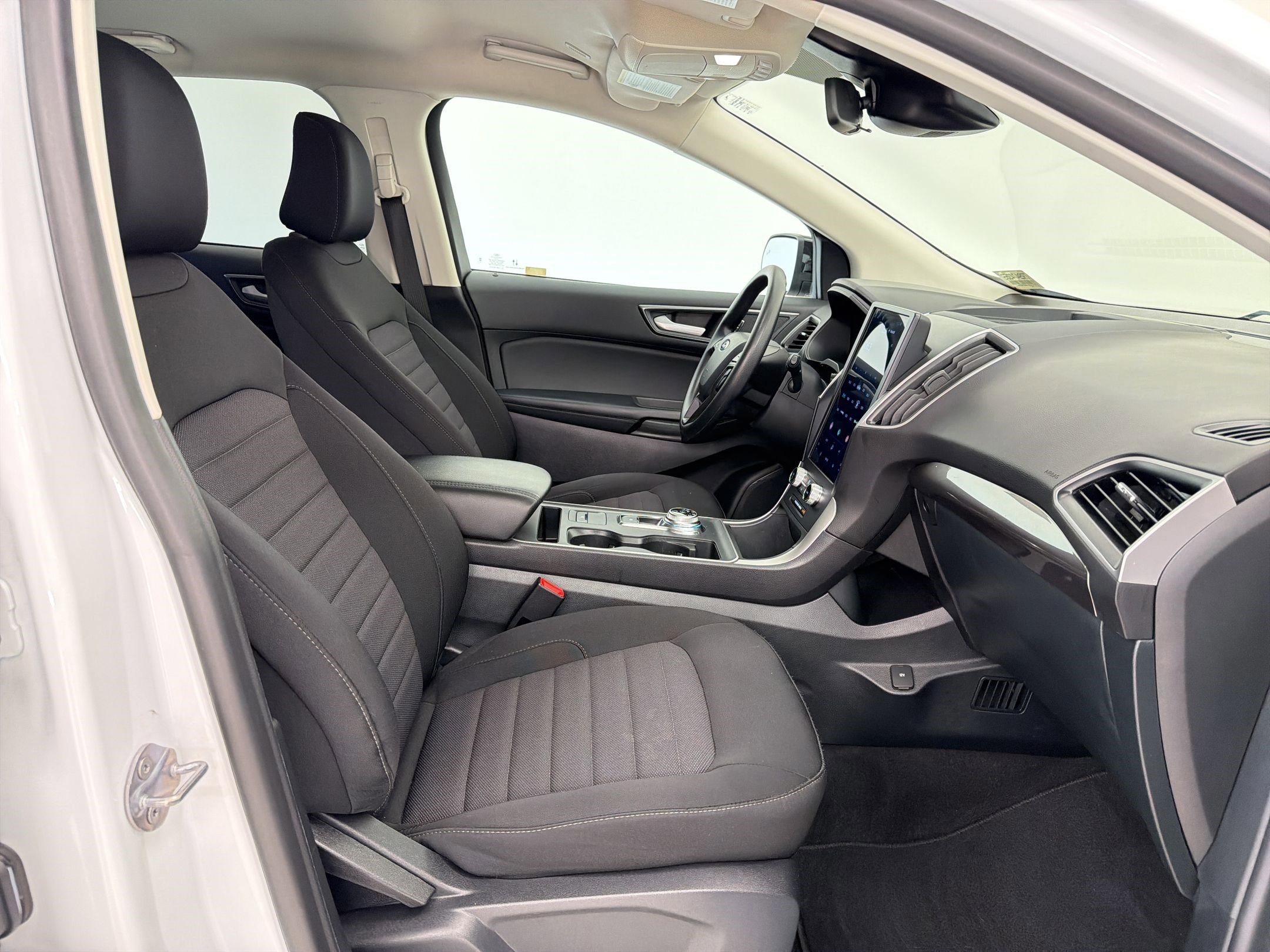 Certified 2024 Ford Edge SE w/ Black Appearance Package image 27