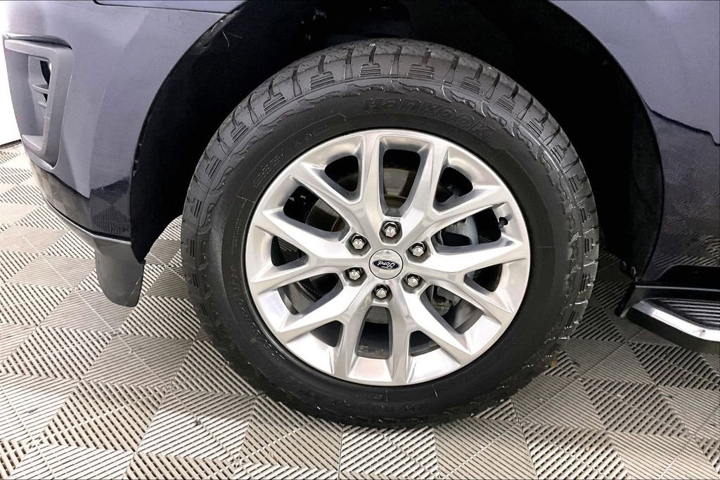 Certified 2021 Ford Expedition XLT RWD image 5