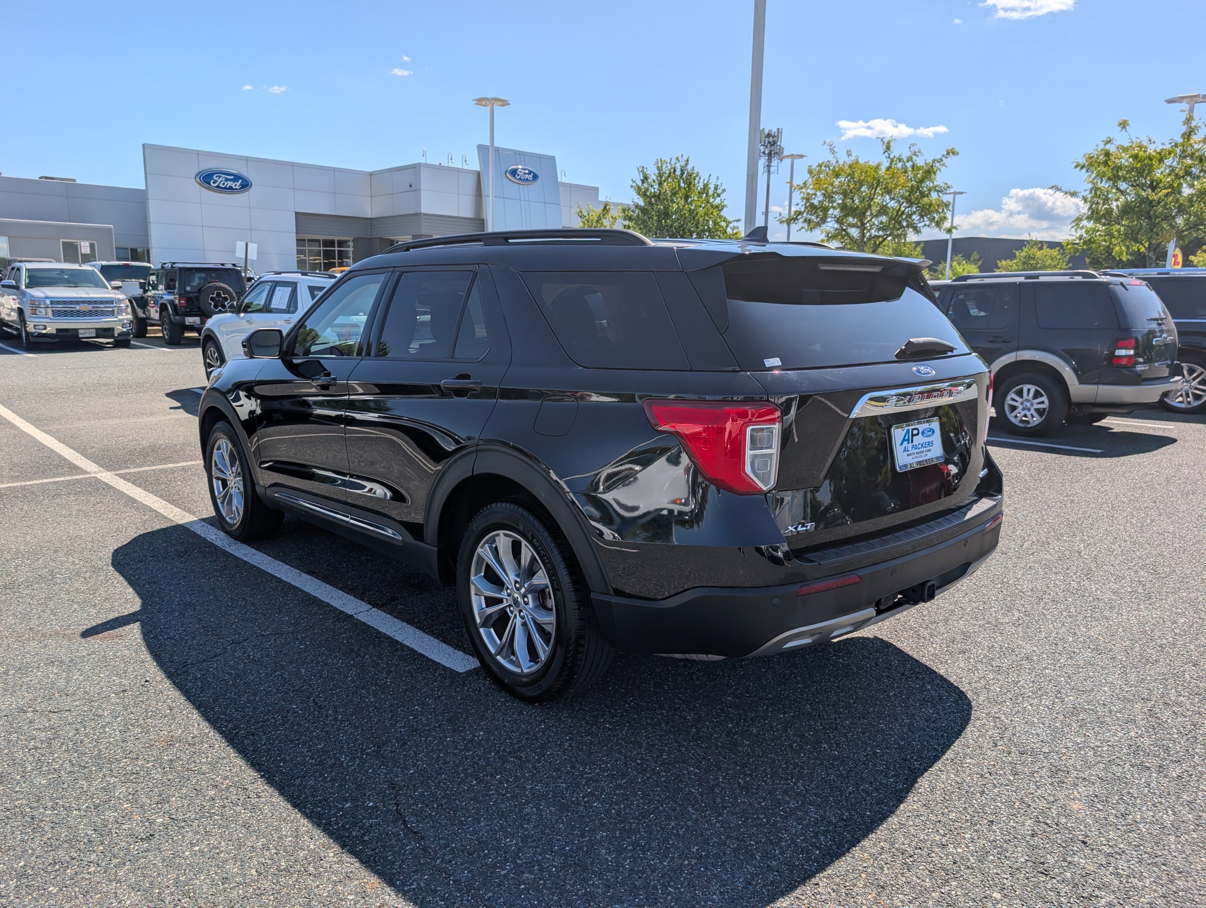 Certified 2023 Ford Explorer XLT w/ Equipment Group 202A AWD/4WD image 6