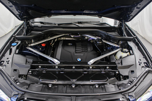 Used 2022 BMW X5 xDrive40i w/ M Sport Package AWD/4WD image 29
