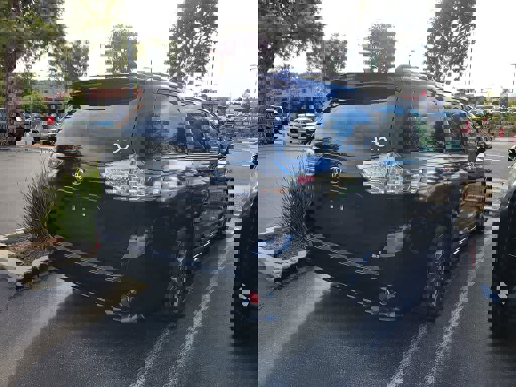 Used 2020 Toyota Sienna SE w/ Carpet Mat Package FWD image 7