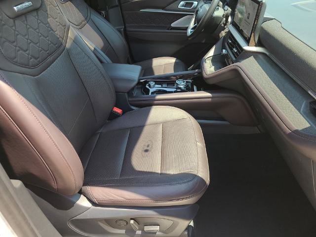 Certified 2025 Ford Explorer Platinum w/ LUX Leather Package AWD/4WD image 12