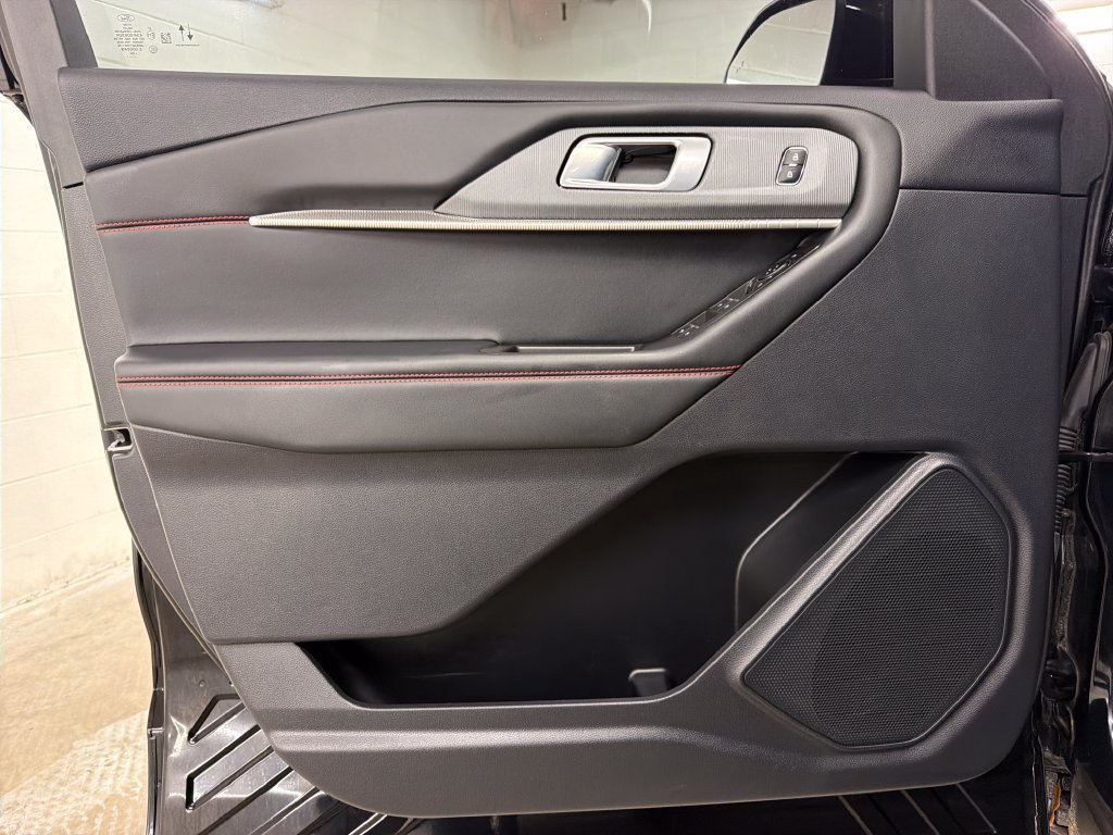 Certified 2025 Ford Explorer ST-Line RWD image 17