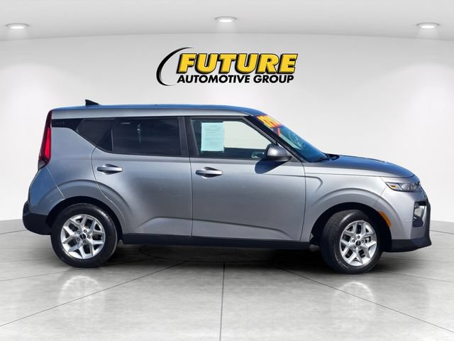 Used 2022 Kia Soul LX w/ Technology Package FWD image 3