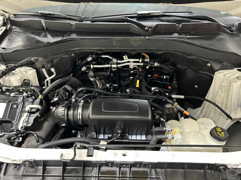 Certified 2022 Ford Explorer XLT w/ Equipment Group 202A AWD/4WD image 30