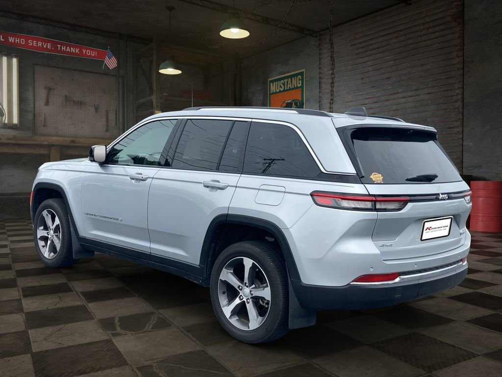Used 2023 Jeep Grand Cherokee Limited w/ Luxury Tech Group II AWD/4WD image 4