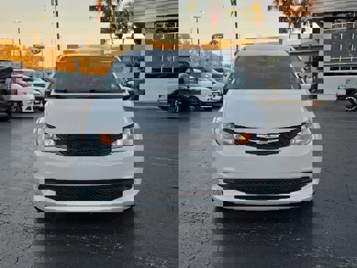 Used 2023 Chrysler Voyager LX image 9