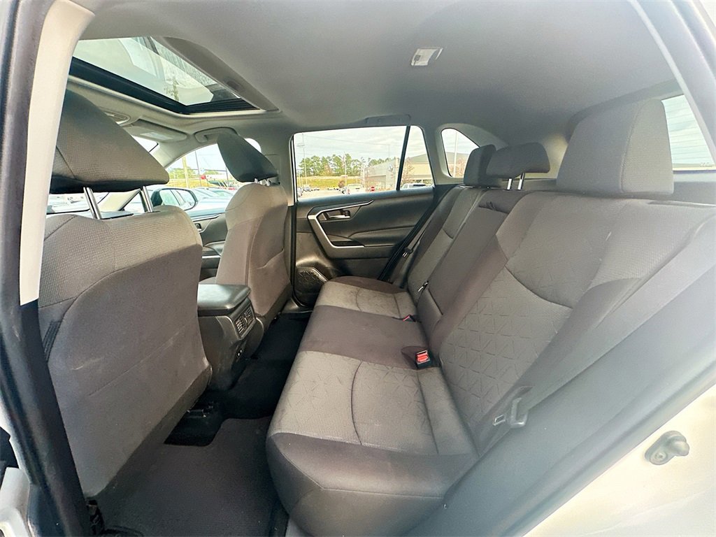 Used 2021 Toyota RAV4 XLE w/ Convenience Package image 17