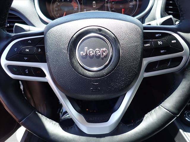 Used 2018 Jeep Cherokee Latitude Plus w/ Cold Weather Group AWD/4WD image 16