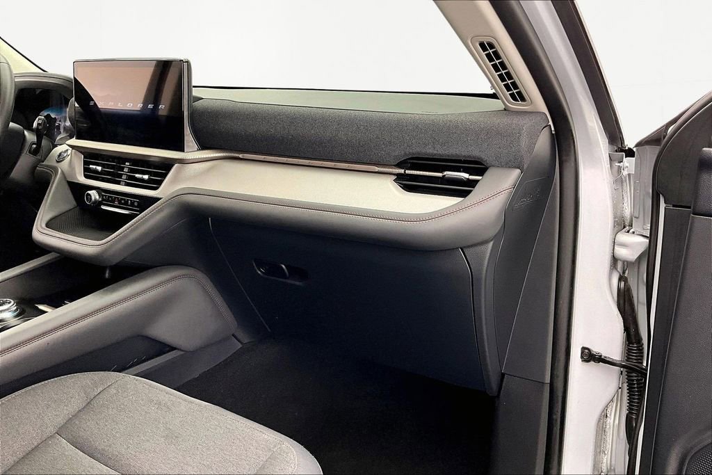Certified 2025 Ford Explorer Active image 17