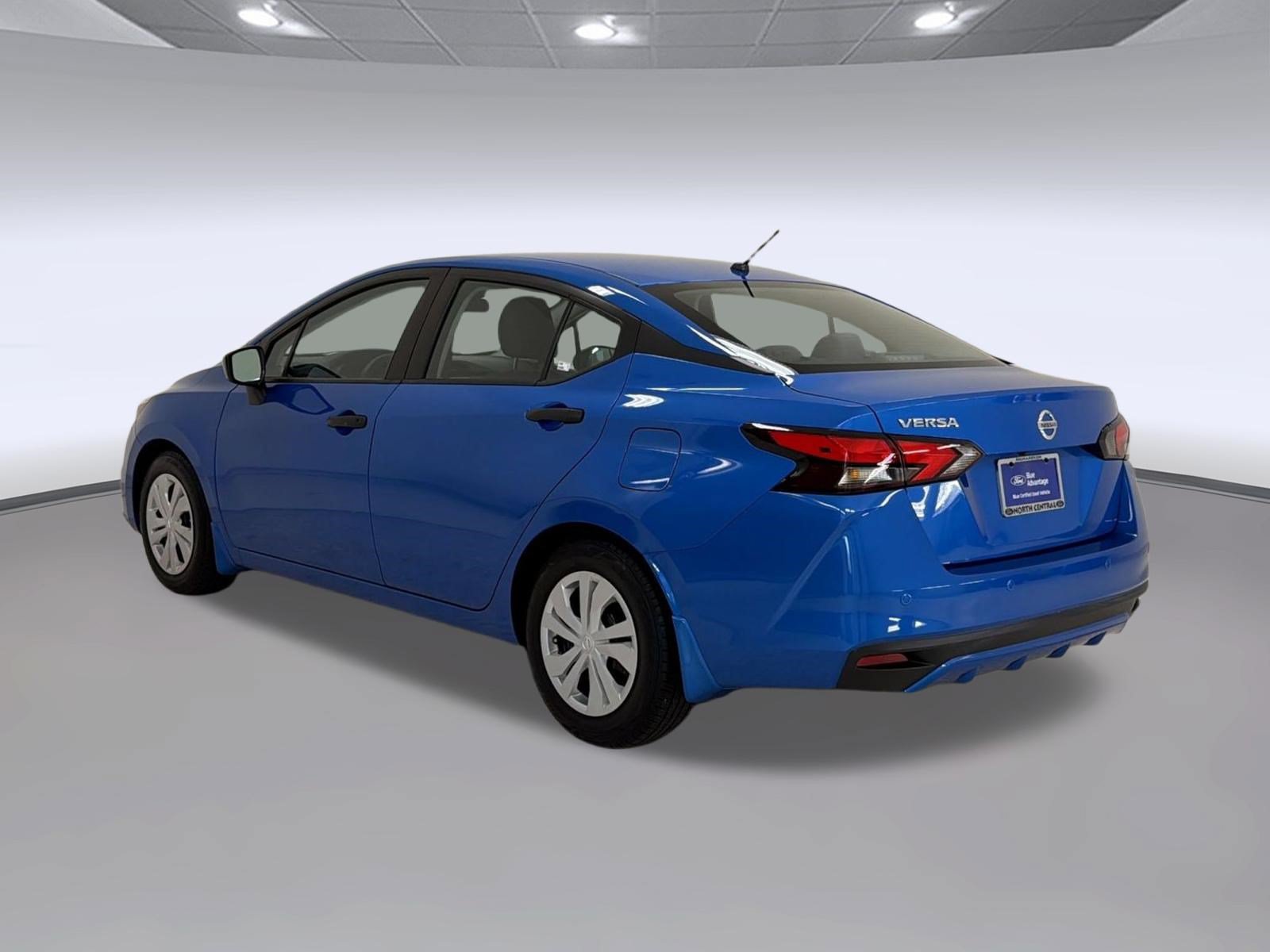 Used 2021 Nissan Versa S FWD image 3