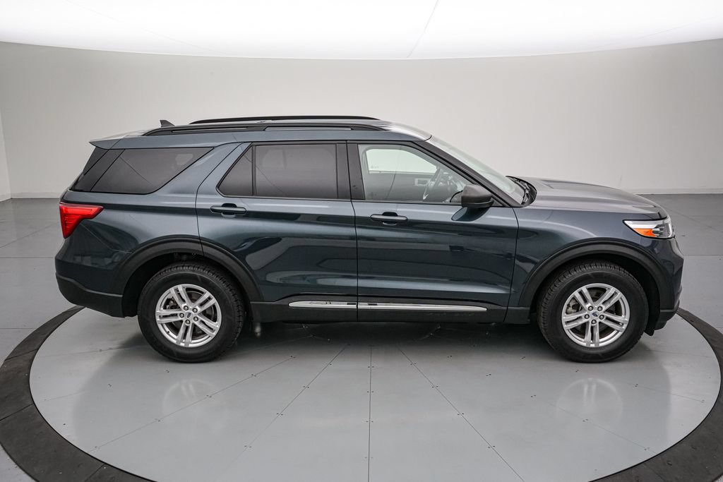 Certified 2023 Ford Explorer XLT w/ Equipment Group 202A AWD/4WD image 3