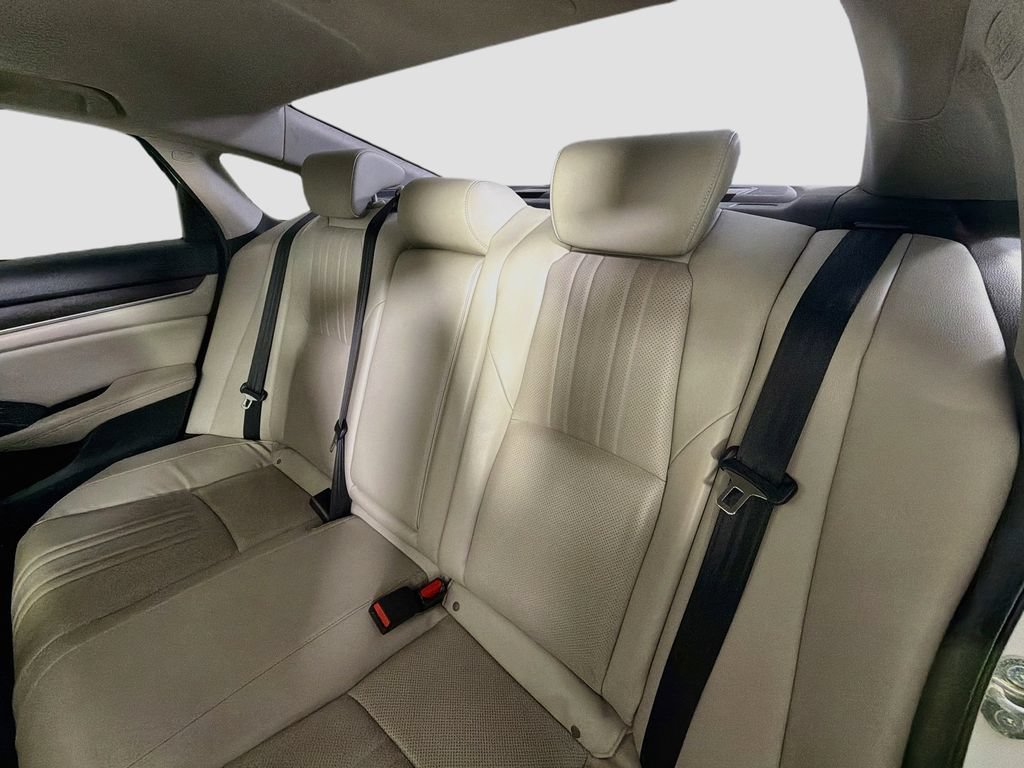 Used 2018 Honda Accord Touring image 24