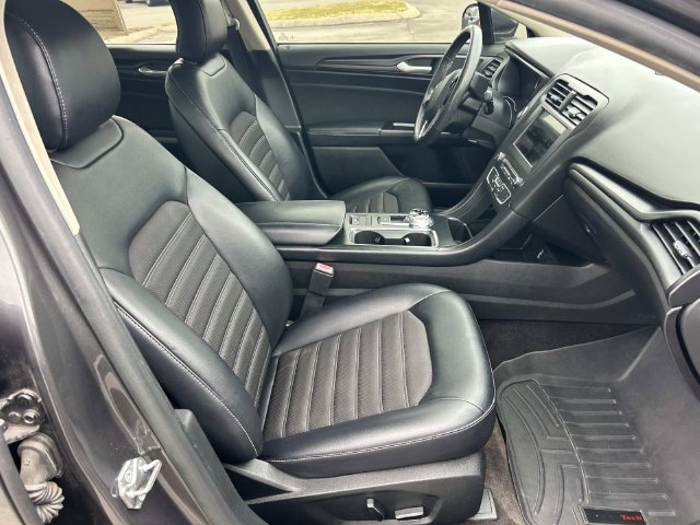 Certified 2018 Ford Fusion SE w/ Equipment Group 201A FWD image 27