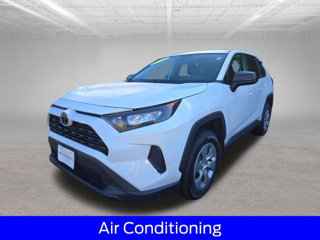 Used 2022 Toyota RAV4 LE AWD/4WD image 4