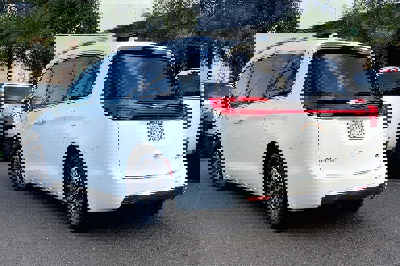 Used 2021 Chrysler Pacifica Touring-L image 4