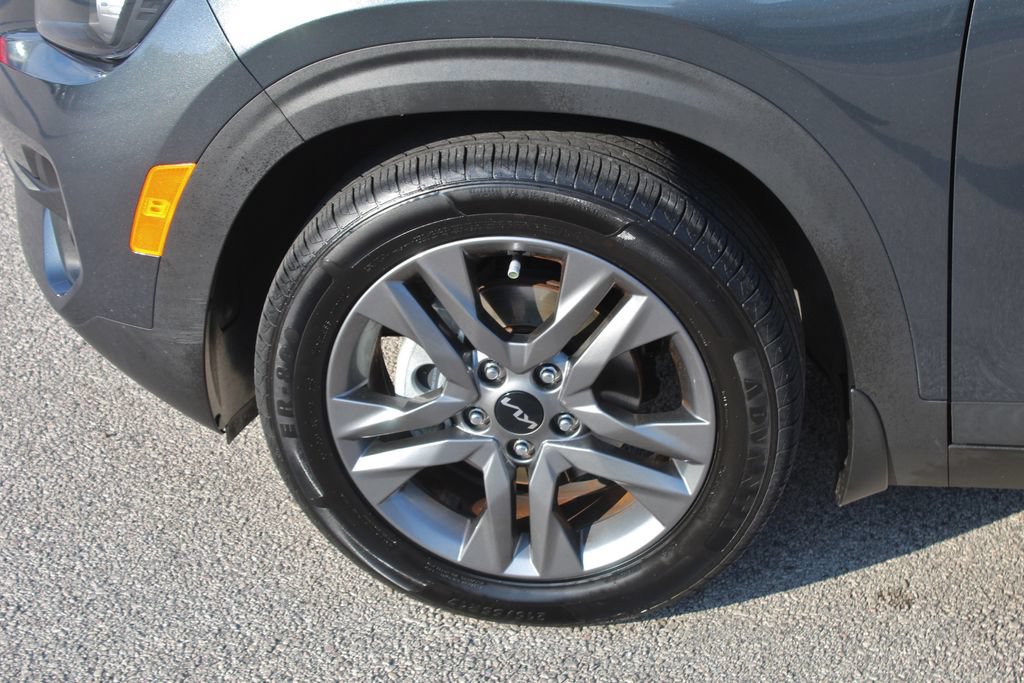 Used 2023 Kia Seltos S FWD image 9