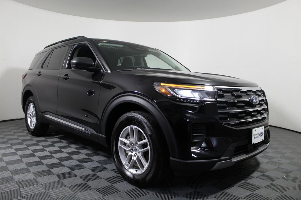 Certified 2025 Ford Explorer Active image 5